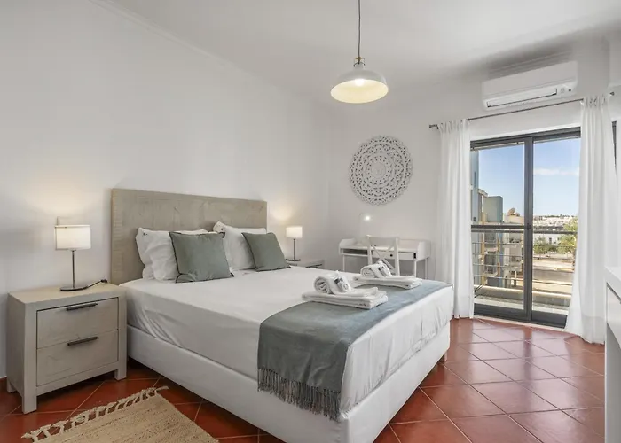 Steps To Marina, Beach, Town Apartment Lagos