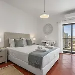 Steps To Marina, Beach, Town Apartment Lagos