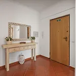 Steps To Marina, Beach, Town Apartment *