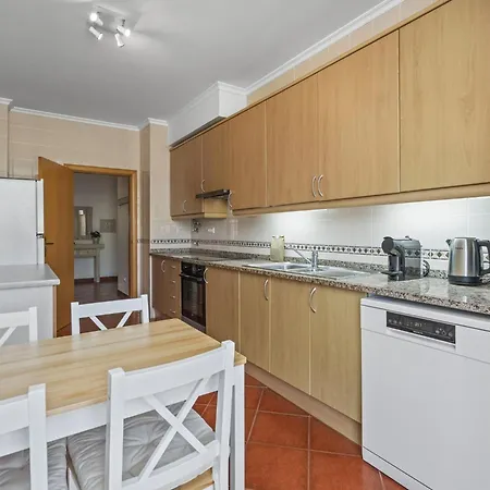 Apartamento Steps To Marina, Beach, Town