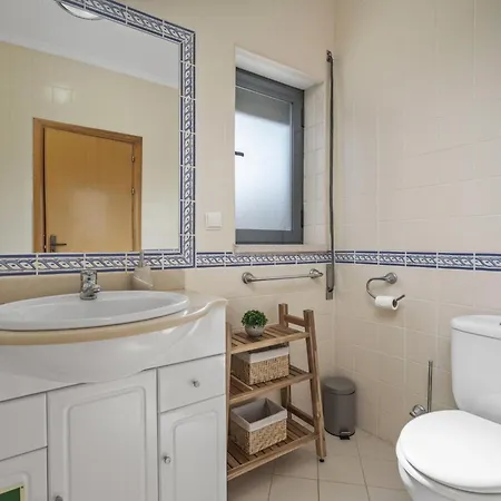 Apartamento Steps To Marina, Beach, Town