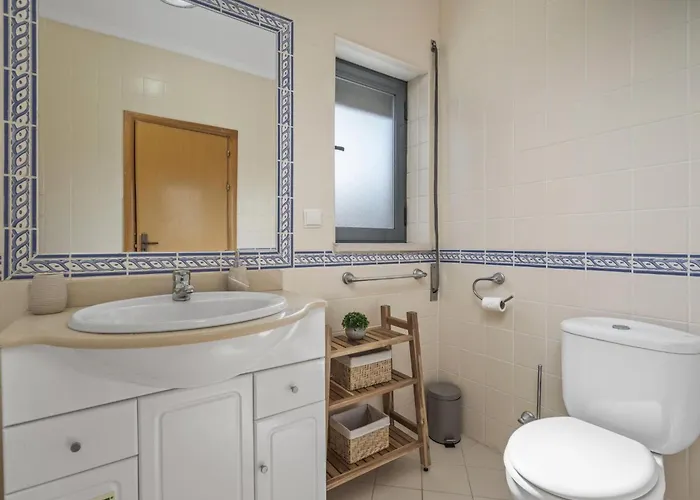 Apartamento Steps To Marina, Beach, Town