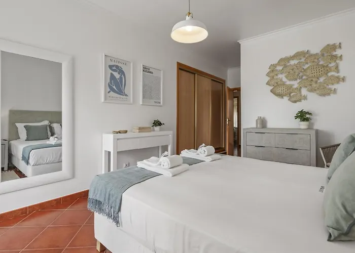 Steps To Marina, Beach, Town Appartement *